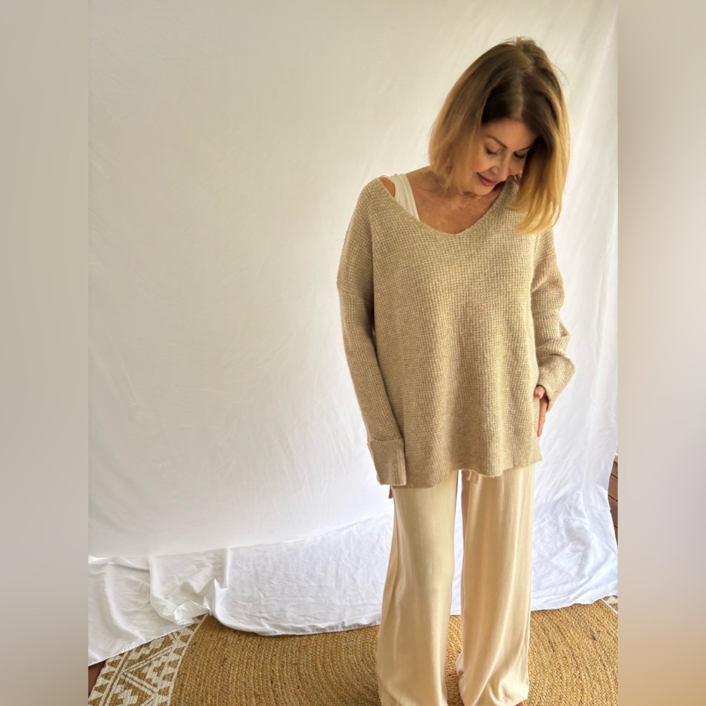 Cozy Beige Knit Sweater. Wool blend. NEW with tags. Smal/ medium OR M/L